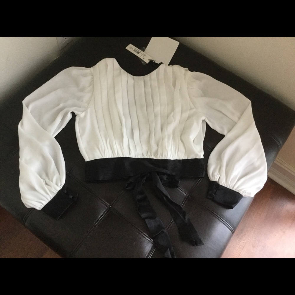 SOLD! NWT ALICE + OLIVIA Dakota Tie Back Crop Top - Picture 7 of 16